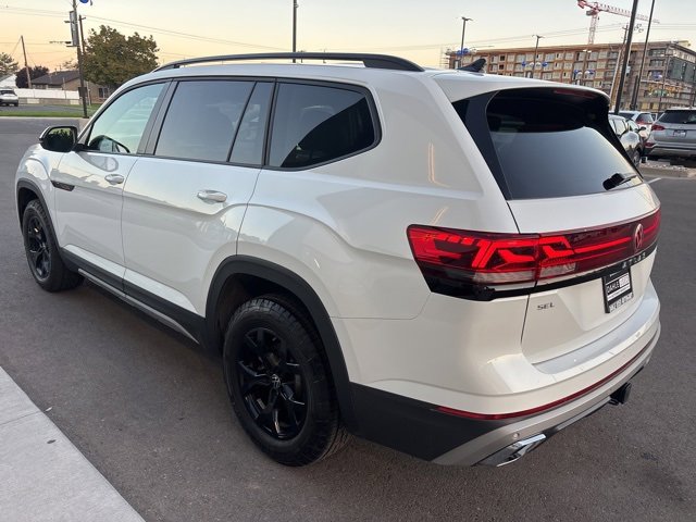 Used 2024 Volkswagen Atlas Peak Edition SEL image 5