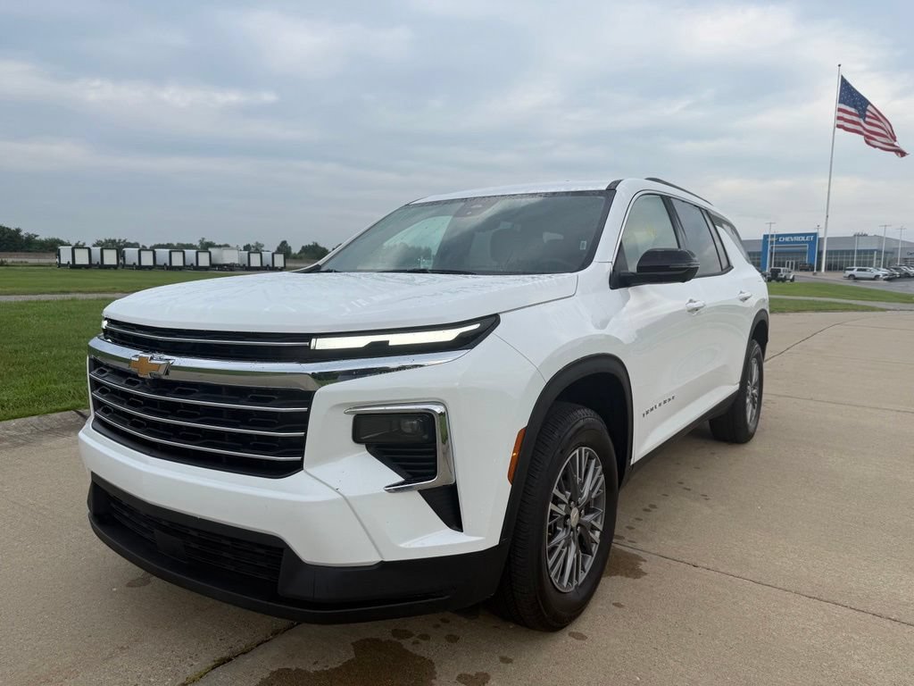 Used 2026 Chevrolet Traverse LT w/ Driver Confidence Package FWD image 11