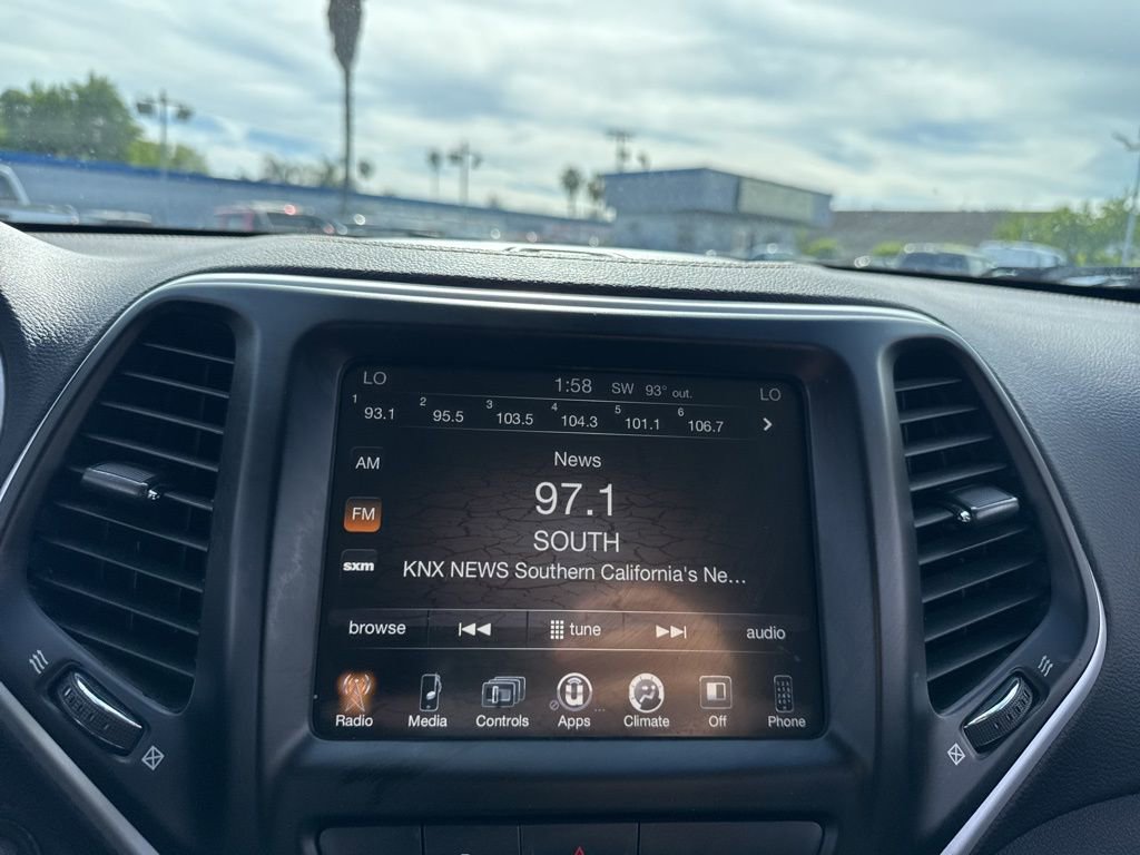 Used 2018 Jeep Cherokee Latitude Plus w/ Comfort/Convenience Group image 13