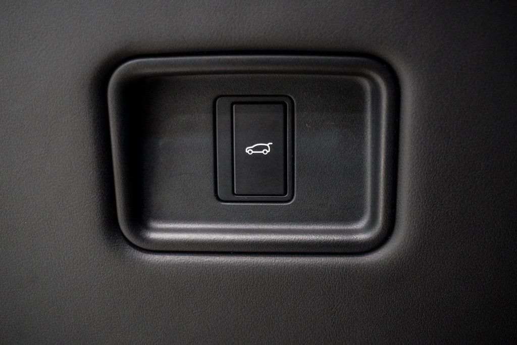 Used 2023 Land Rover Range Rover SE image 38