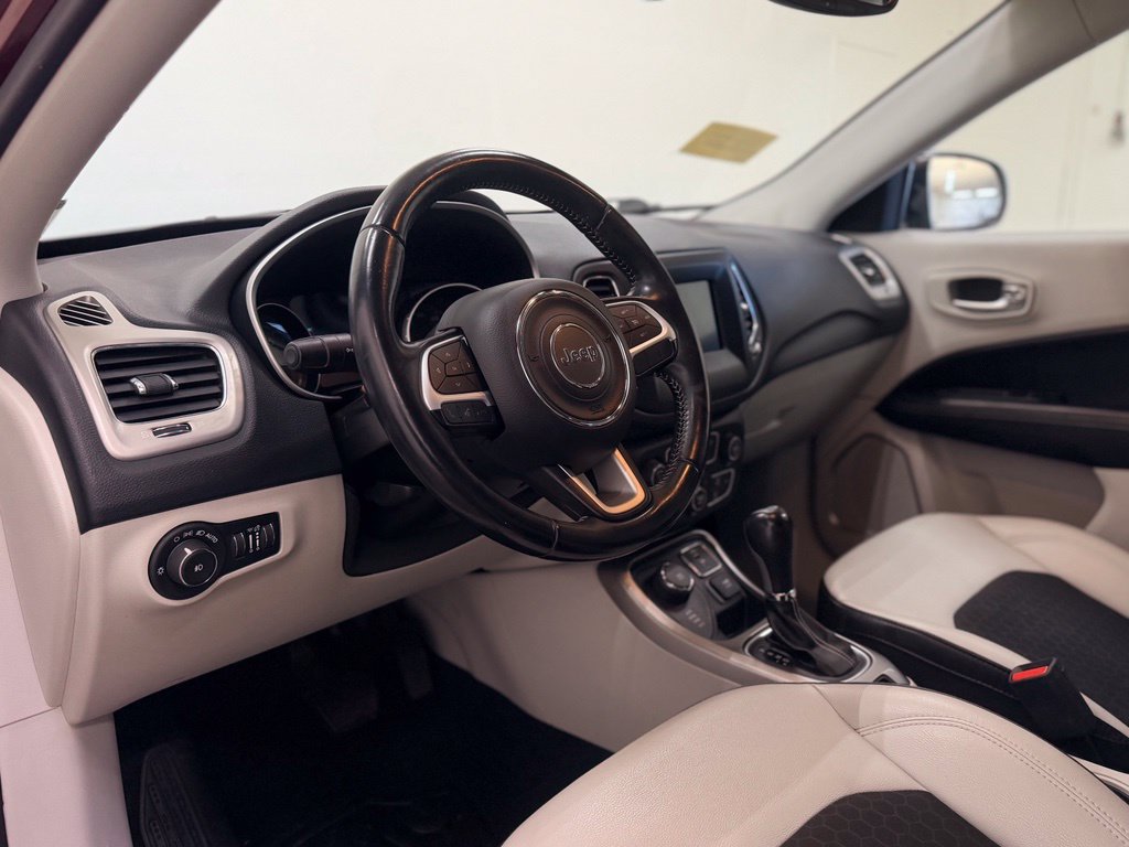 Used 2020 Jeep Compass Latitude w/ Popular Equipment Group AWD/4WD image 12