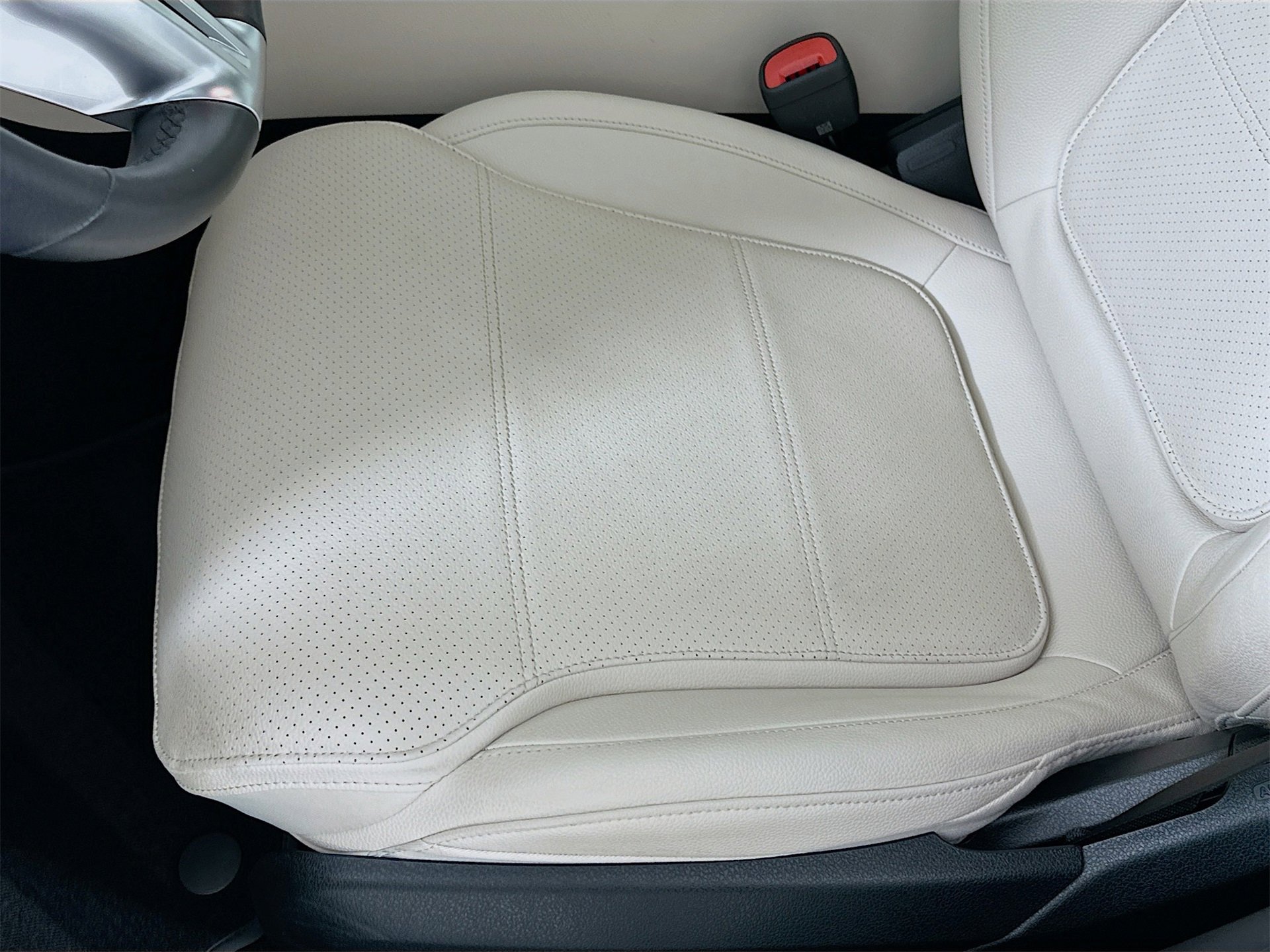 Used 2025 Mercedes-Benz C 300 Sedan image 21