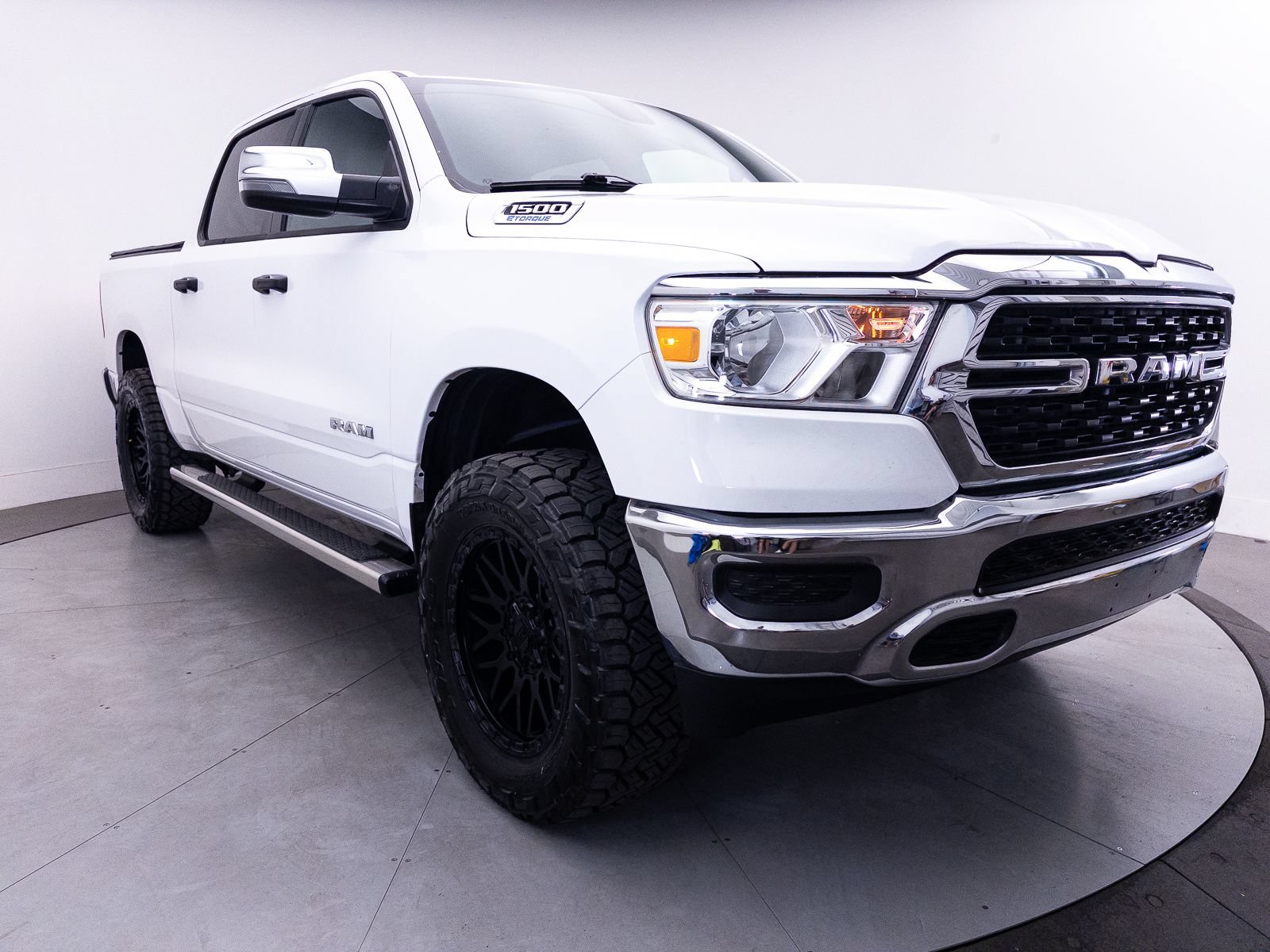 Used 2023 RAM 1500 4x4 Crew Cab image 13