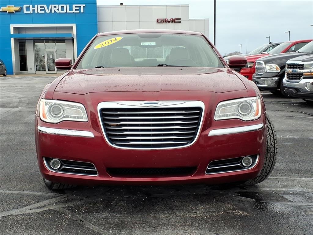 Used 2014 Chrysler 300 AWD w/ Driver Convenience Group image 2