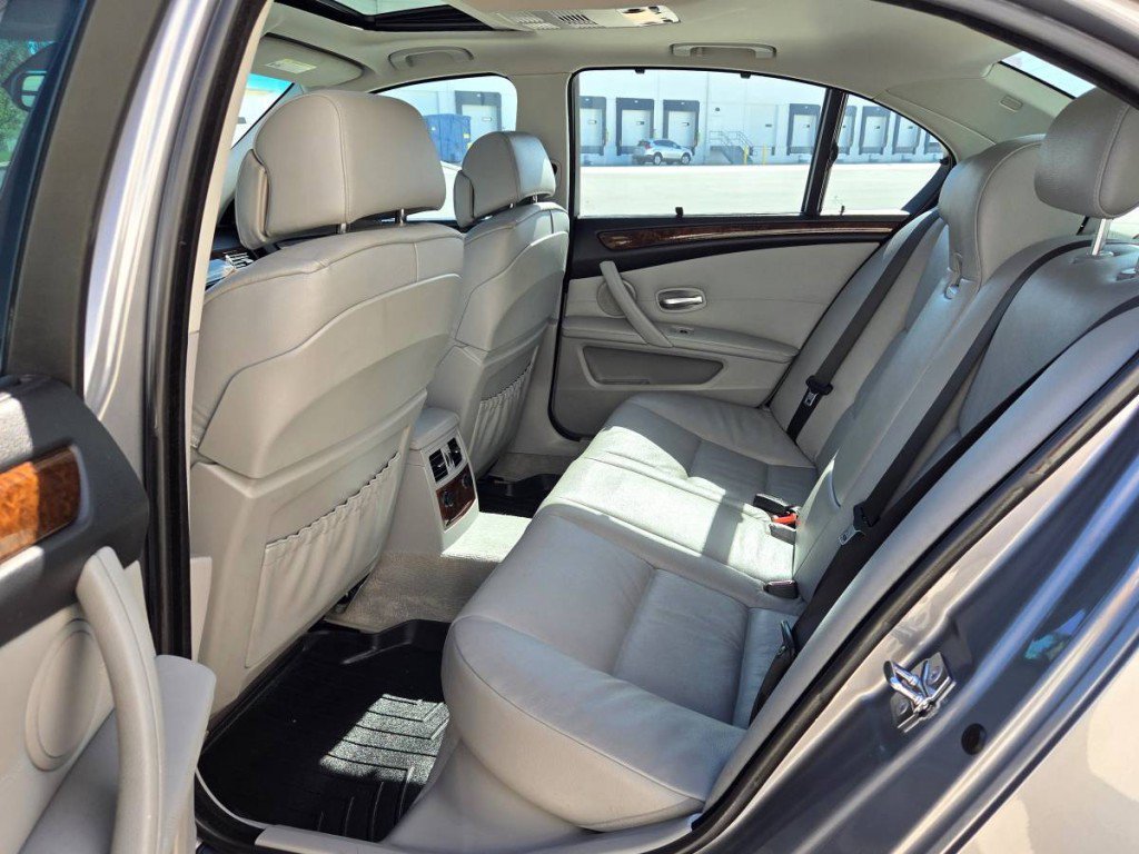 Used 2008 BMW 550i Sedan RWD image 11