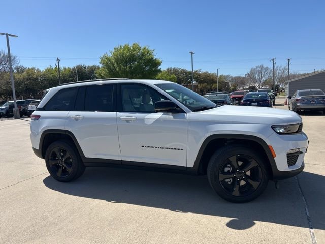 Used 2025 Jeep Grand Cherokee Limited w/ Black Appearance Package image 2