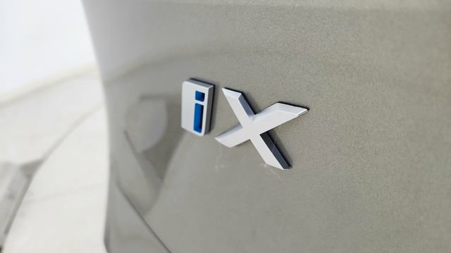 Used 2024 BMW iX xDrive50 w/ Premium Package image 17
