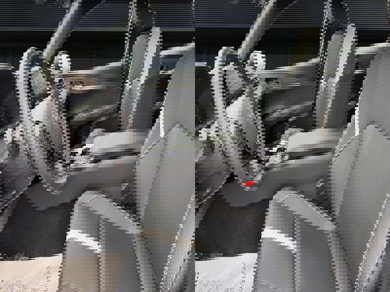 Used 2025 Toyota Camry SE image 2