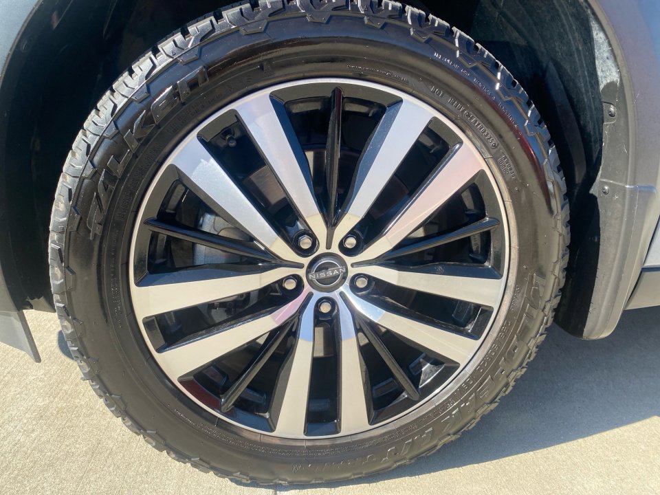 Used 2024 Nissan Pathfinder Platinum AWD/4WD image 31