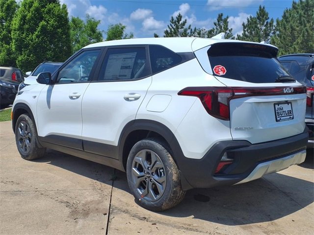 New 2025 Kia Seltos LX image 2