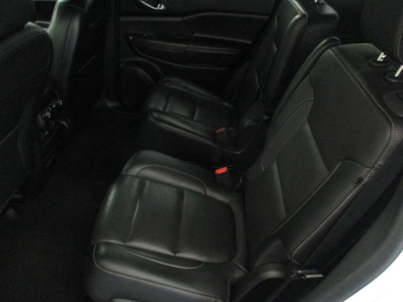 Used 2019 GMC Acadia SLT AWD/4WD image 10