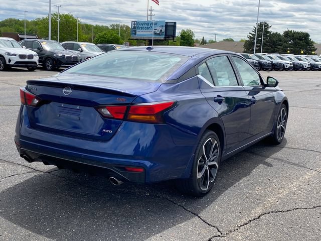 Used 2024 Nissan Altima 2.5 SR AWD/4WD image 3