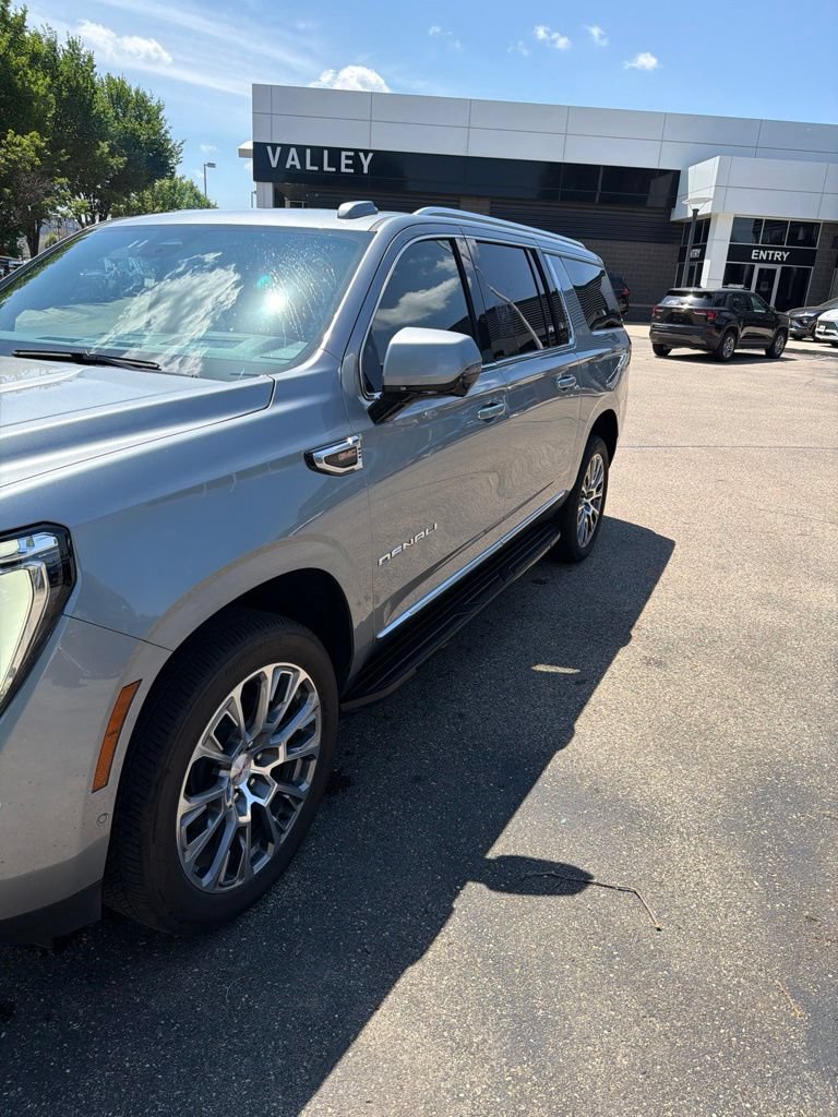 Used 2025 GMC Yukon XL Denali AWD/4WD image 6