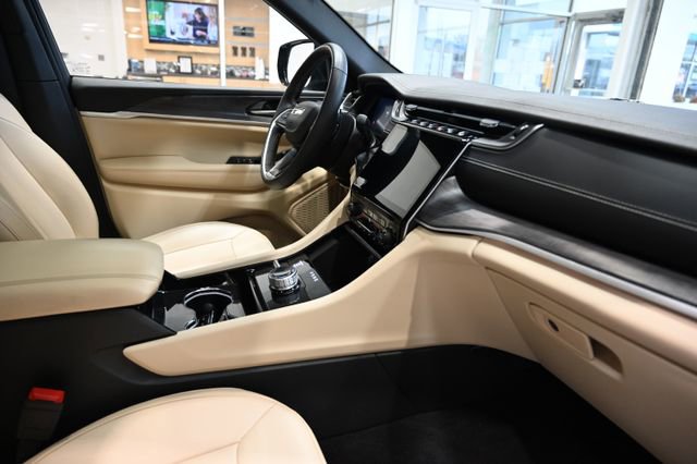 Used 2023 Jeep Grand Cherokee L Limited image 14