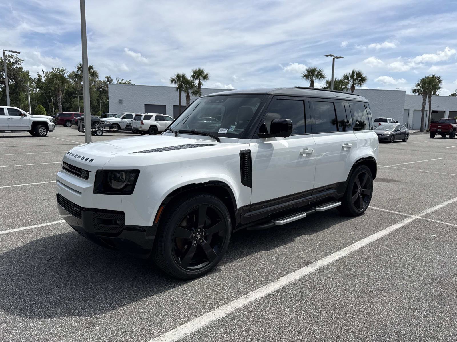 Used 2023 Land Rover Defender 110 X-Dynamic SE AWD/4WD image 9