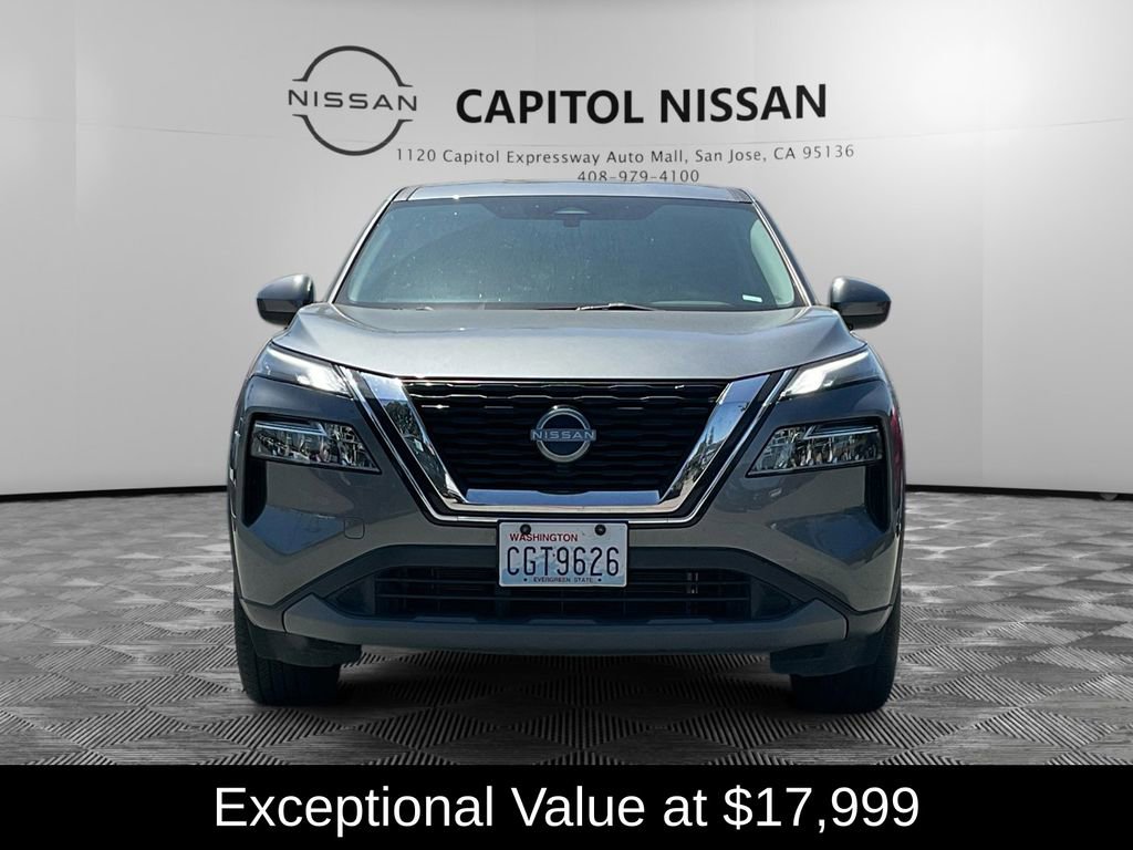 Used 2023 Nissan Rogue SV image 2