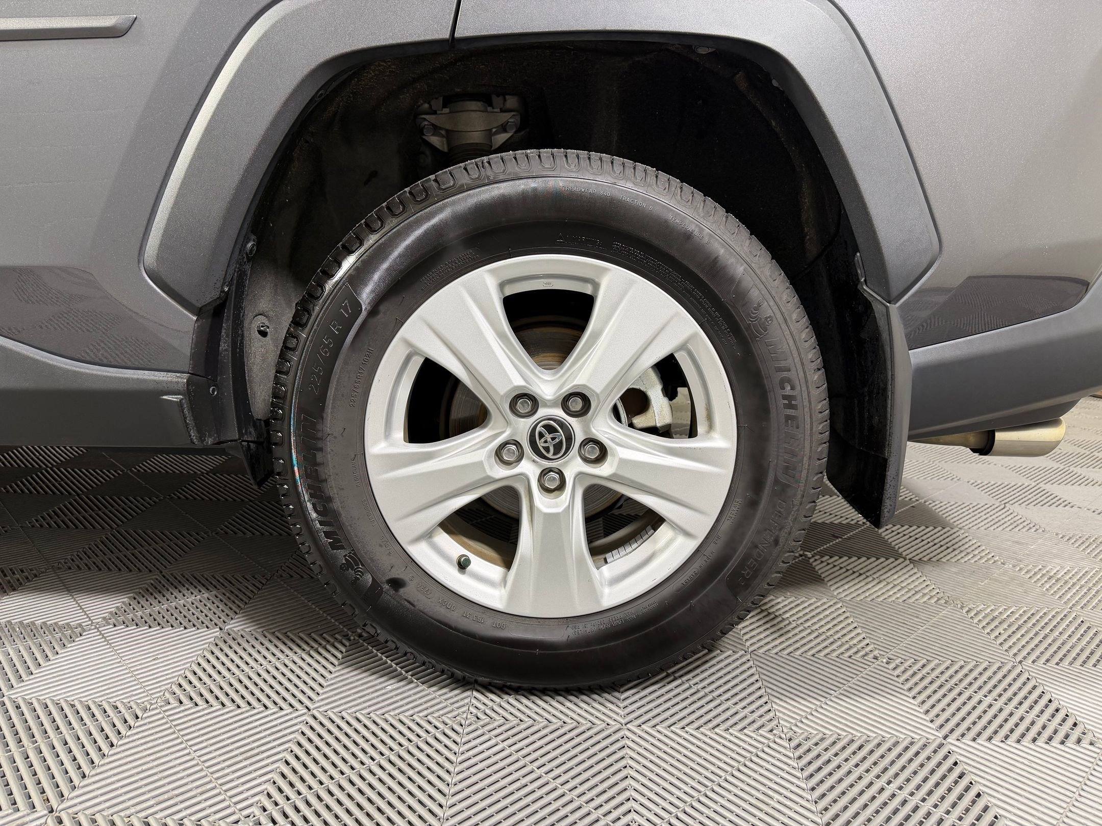 Used 2021 Toyota RAV4 XLE w/ Convenience Package AWD/4WD image 24