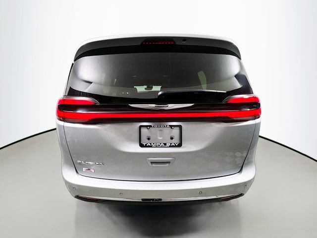 Used 2024 Chrysler Pacifica Touring-L FWD image 3