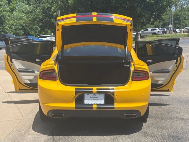 Used 2017 Dodge Charger R/T w/ Plus Group RWD image 11