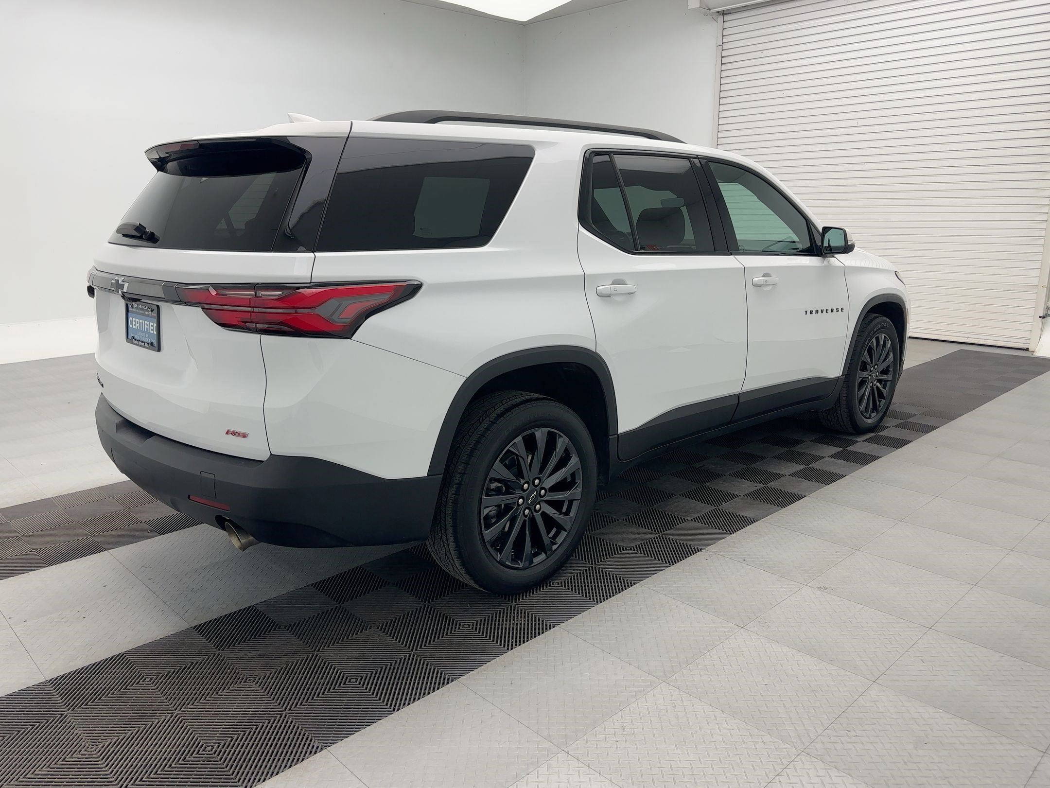 Certified 2023 Chevrolet Traverse RS w/ LPO, Floor Liner Package image 9