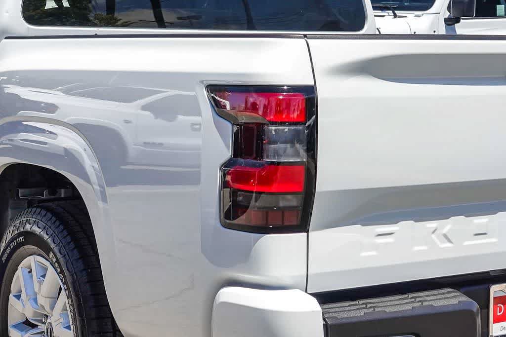 Used 2023 Nissan Frontier SV RWD image 7