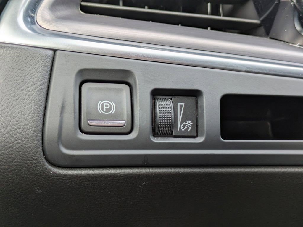 Certified 2025 Cadillac XT5 Luxury image 26