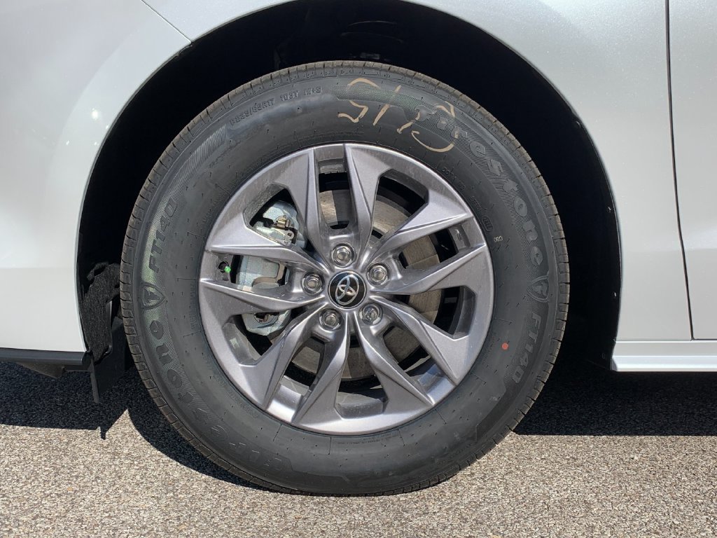 New 2026 Toyota Sienna XLE AWD/4WD image 32