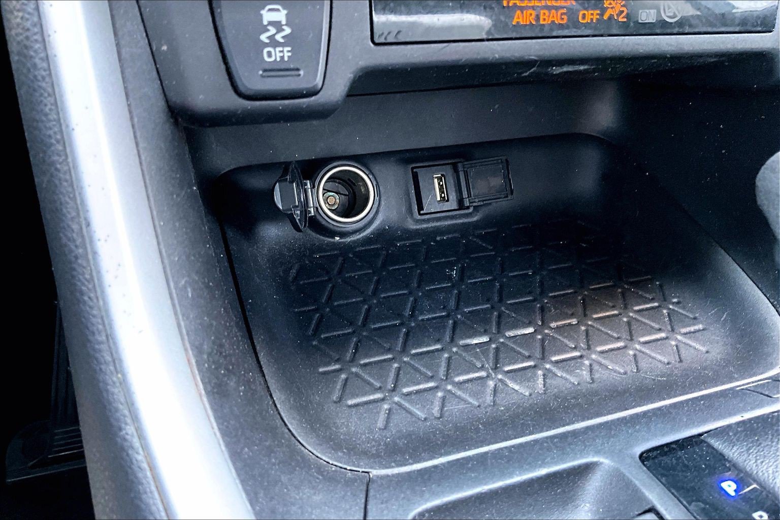 Used 2021 Toyota RAV4 XLE FWD image 23