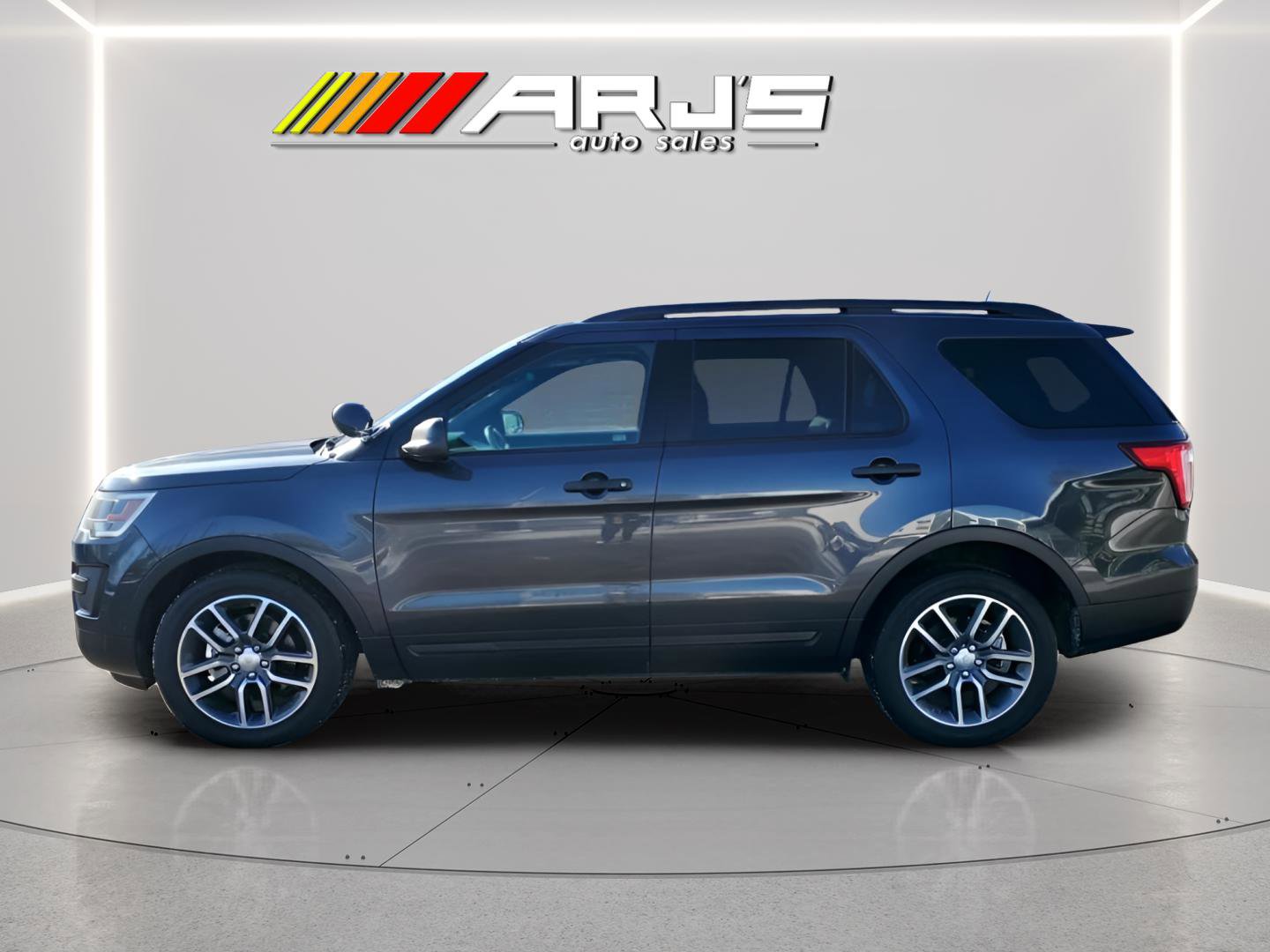 Used 2017 Ford Explorer Sport w/ Equipment Group 401A AWD/4WD image 2
