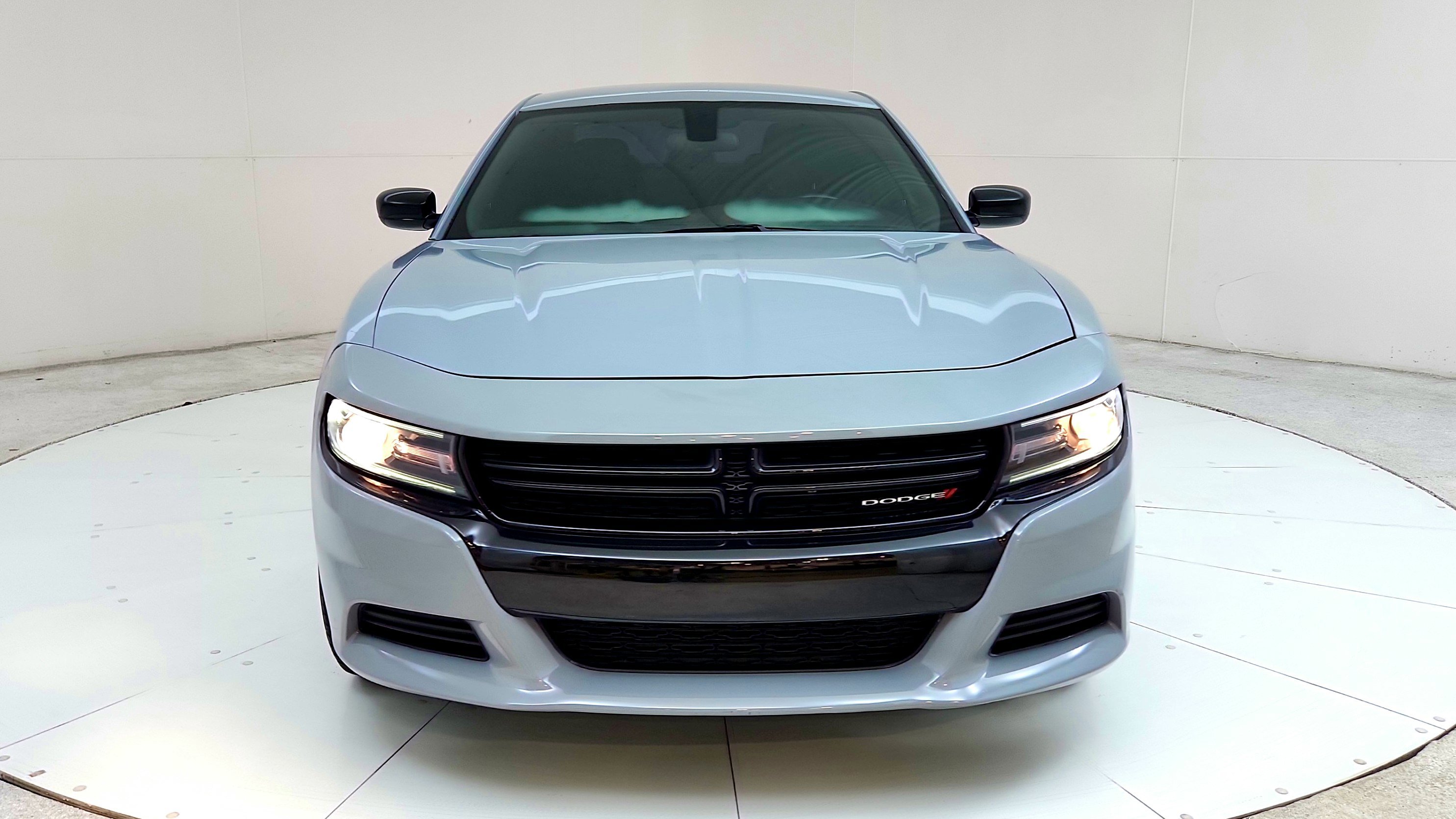 Used 2020 Dodge Charger SXT w/ Blacktop Package RWD image 2