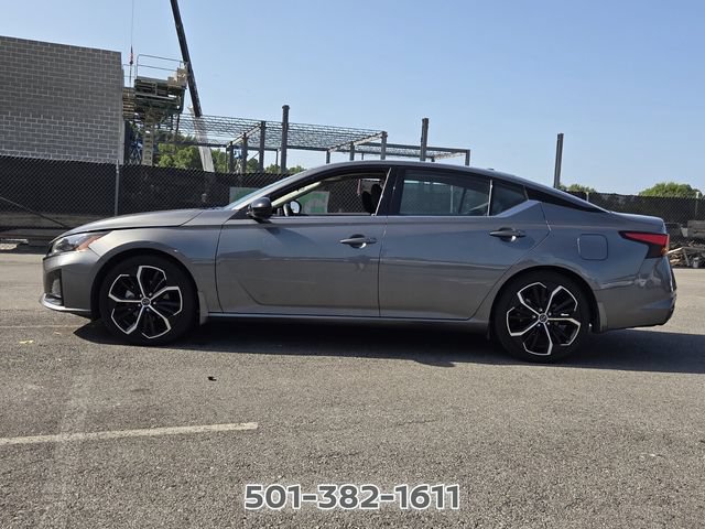 Used 2024 Nissan Altima 2.5 SR FWD image 2