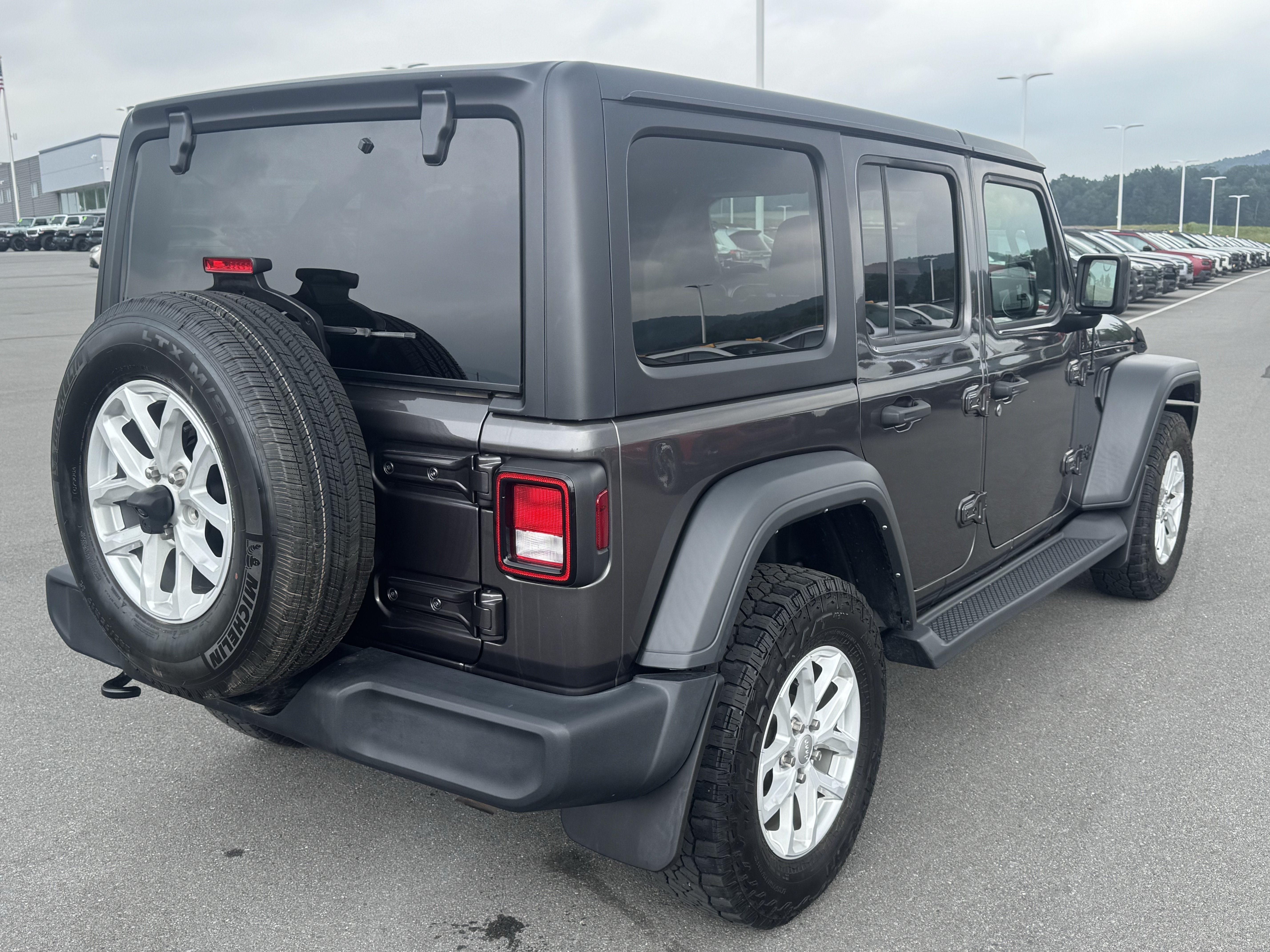 Used 2023 Jeep Wrangler Unlimited Sport AWD/4WD image 3