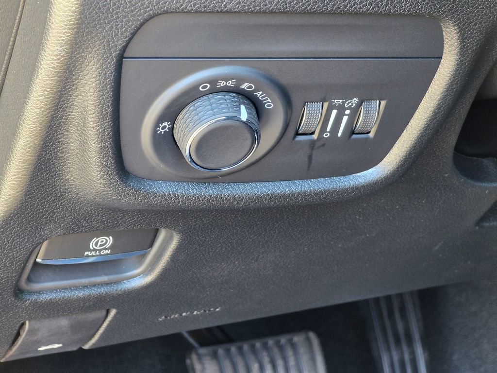 New 2025 Jeep Grand Cherokee Altitude image 33