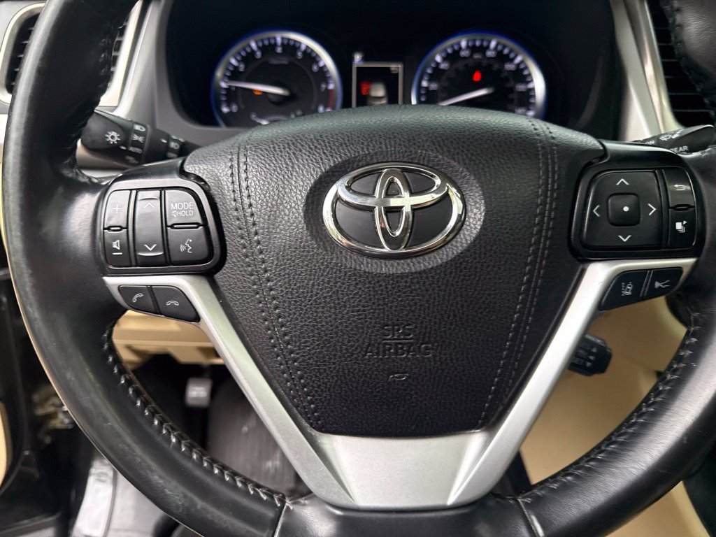 Used 2019 Toyota Highlander XLE AWD/4WD image 28