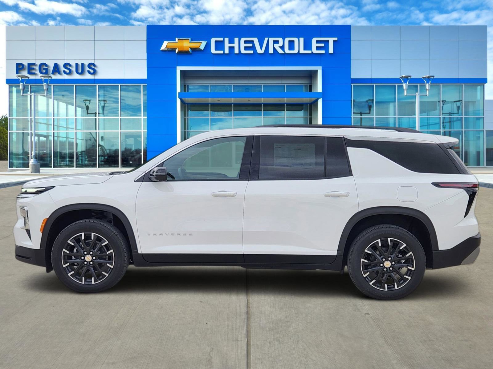 New 2026 Chevrolet Traverse LT w/ Sun and Wheel Package FWD image 3