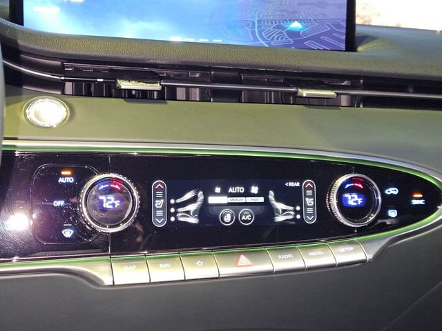 Used 2023 Genesis GV70 2.5T w/ Advanced Package image 23