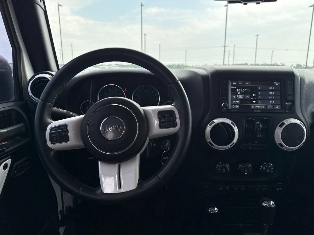 Used 2015 Jeep Wrangler Unlimited Sahara AWD/4WD image 11