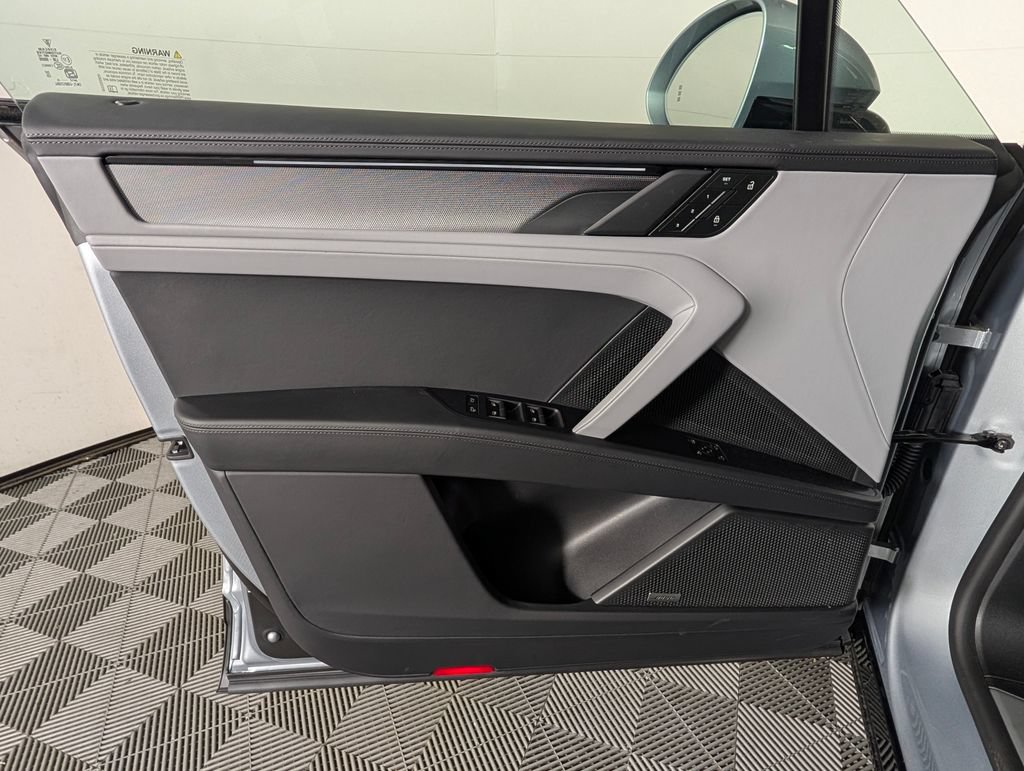 New 2026 Porsche Cayenne Electric AWD/4WD image 26