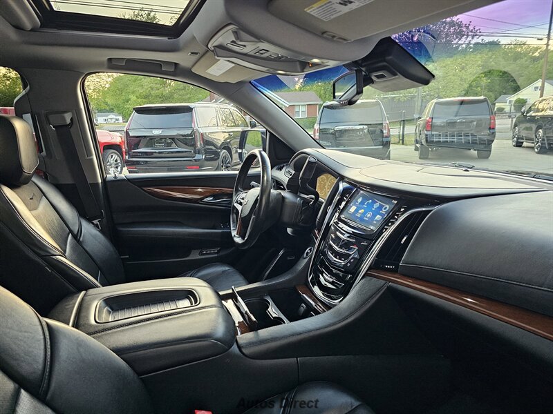 Used 2015 Cadillac Escalade Luxury AWD/4WD image 33