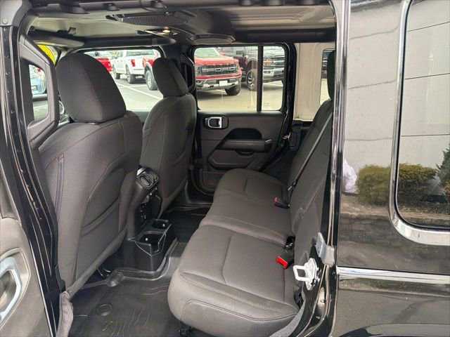 Used 2022 Jeep Wrangler Unlimited Sahara image 23