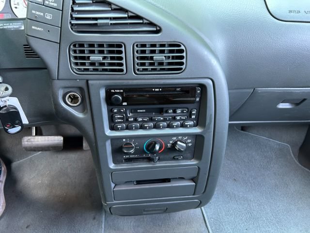 Used 2001 Nissan Quest SE FWD image 13
