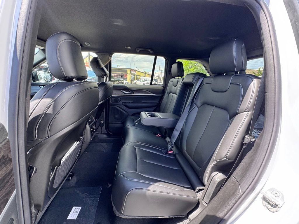 New 2026 Jeep Grand Cherokee Limited AWD/4WD image 15