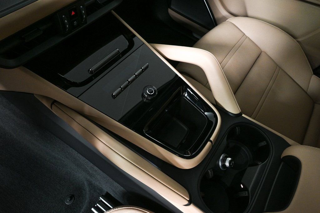 Used 2025 Porsche Cayenne S image 22