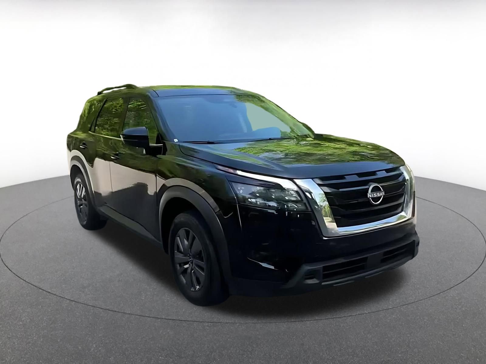 Used 2025 Nissan Pathfinder SV FWD image 3