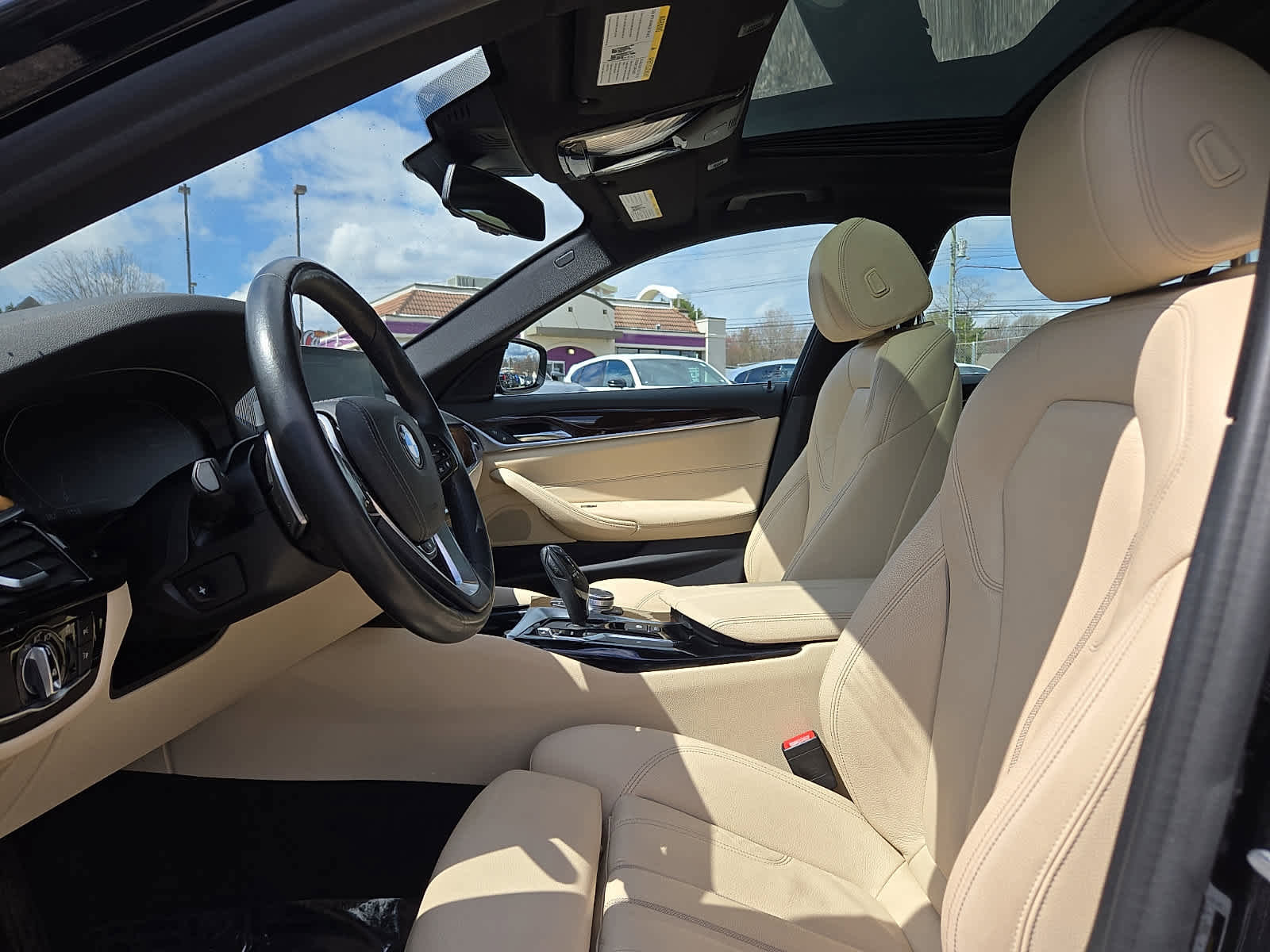 Used 2020 BMW 530i xDrive w/ Premium Package image 14