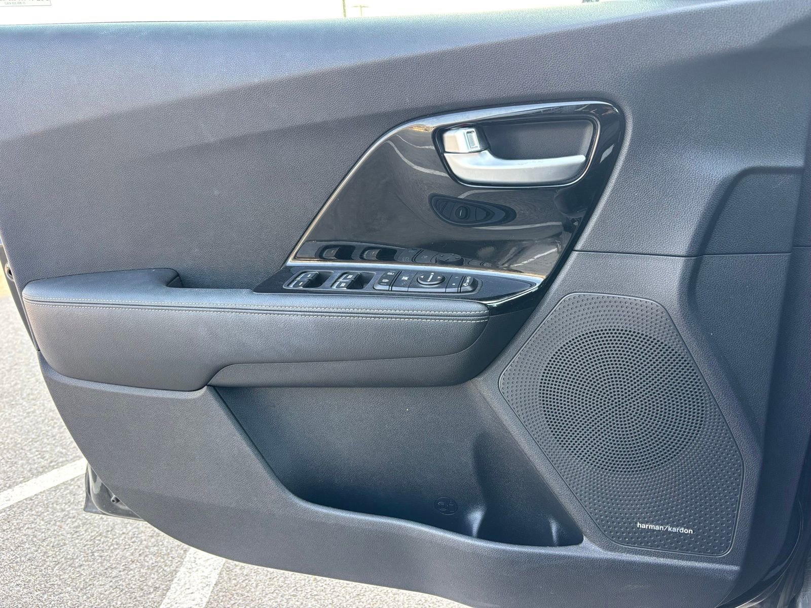 Used 2022 Kia Niro EX Premium image 11