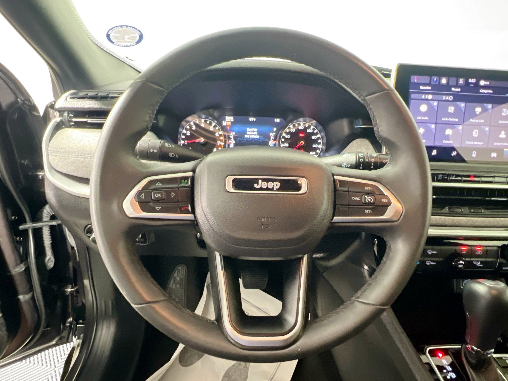 Used 2024 Jeep Compass Latitude image 17
