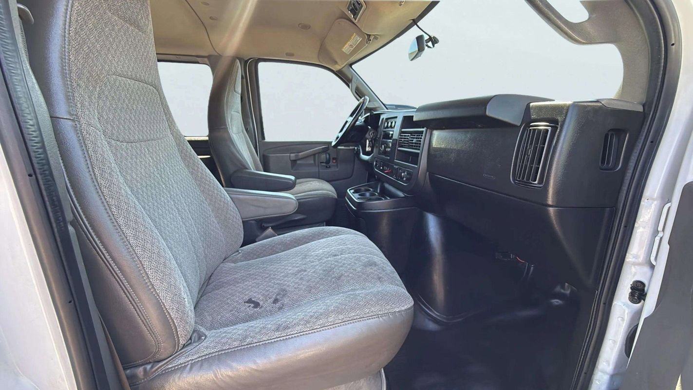 Used 2019 Chevrolet Express 3500 LS w/ Chrome Appearance Package RWD image 14