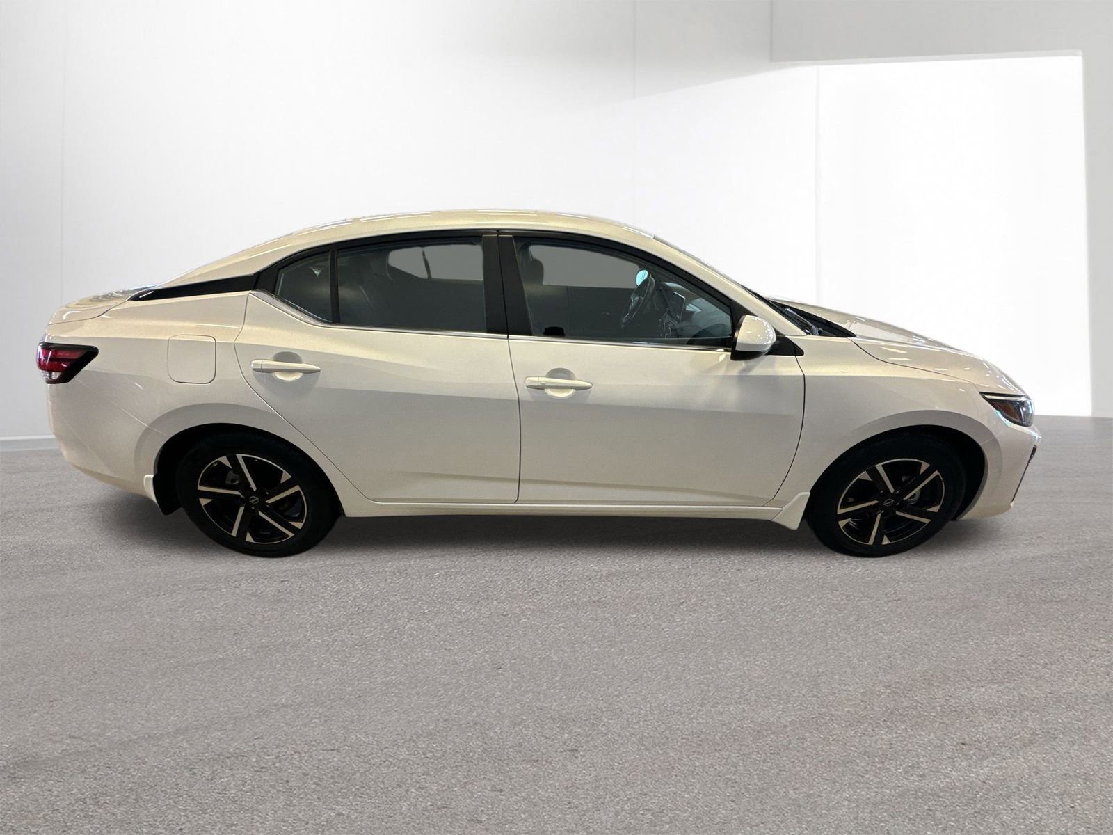 Used 2025 Nissan Sentra SV image 36