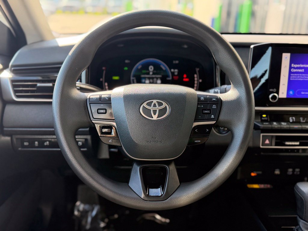 Used 2025 Toyota Camry LE FWD image 16